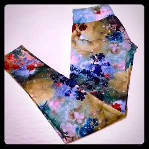 Onzie “Space Floral” 202 Capri Yoga Leggings